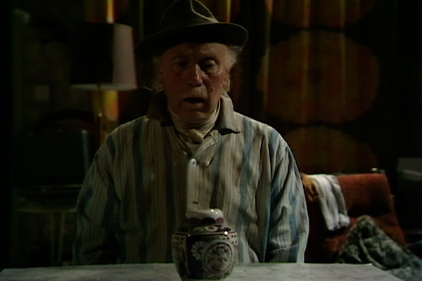Grandad thinks the flat is haunted as Del pretends to be talking from the dead... it's okay, but it's a bit 'Bodger and Badger', ain't it?